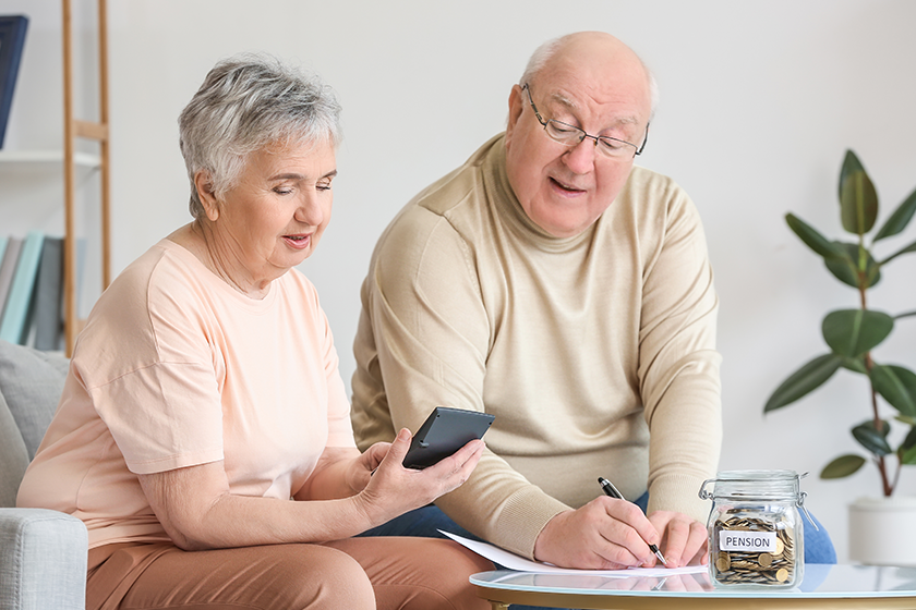 senior-couple-counting-money senior-couple-counting-money